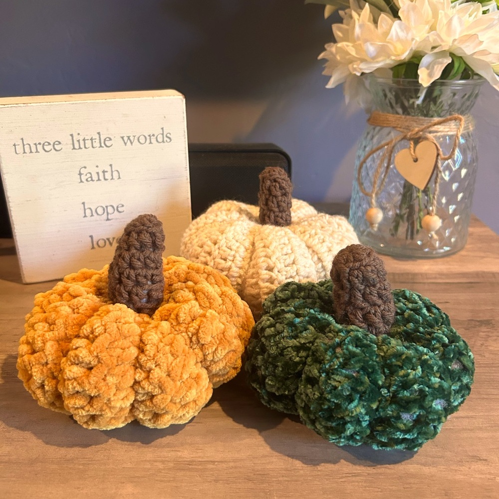 HOME ACCESSORIES Handmade crochet pumpkins